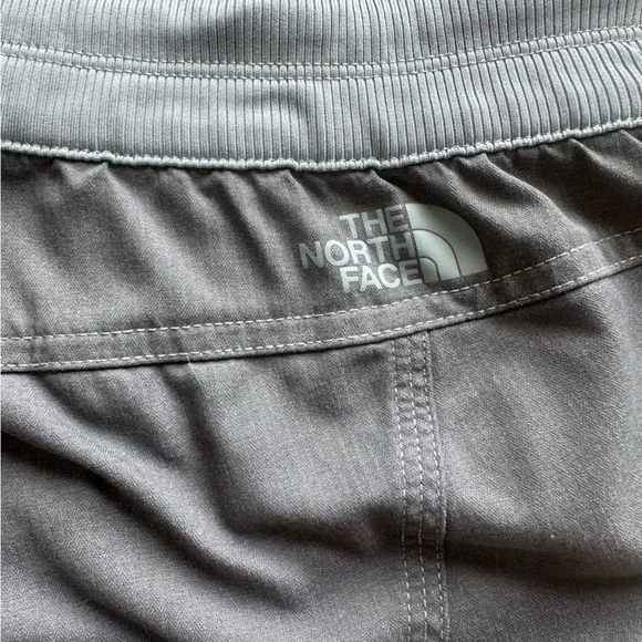 The North Face Women’s Medium Athletic Shorts Gray Active Hiking Gorpcore - Picture 10 of 13